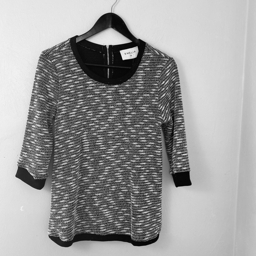 EMELIA Black/White Top. Sz XS.